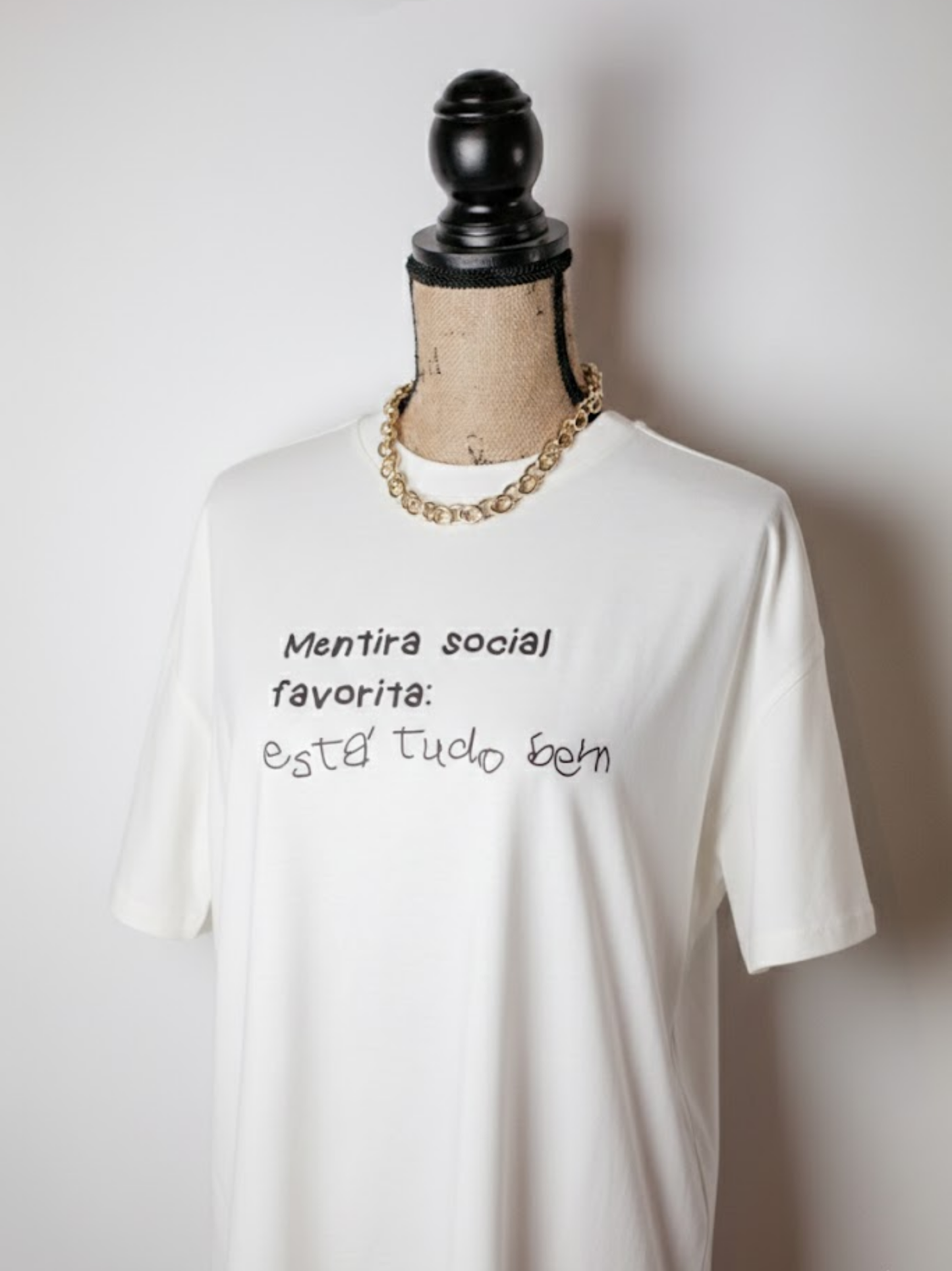 (Pré-venda) T-SHIRT | Mentira social favorita: está tudo bem