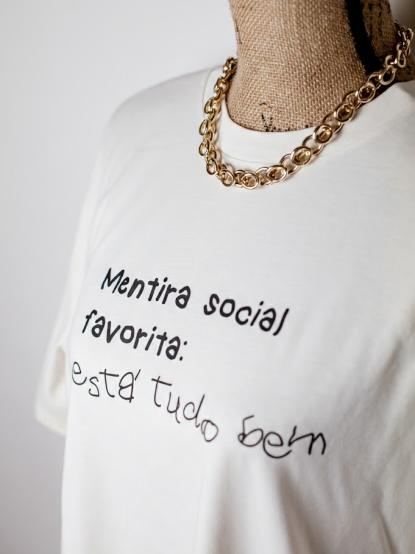 (Pré-venda) T-SHIRT | Mentira social favorita: está tudo bem
