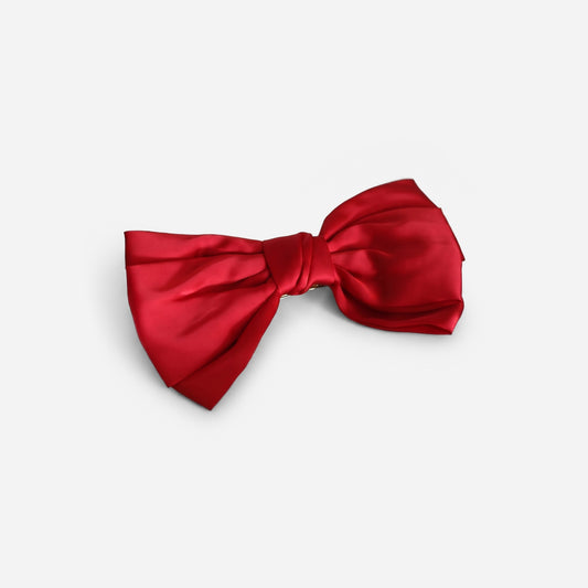 Gancho-laço Vermelho Cetim, fotografia de estúdio em fundo cinza-claro